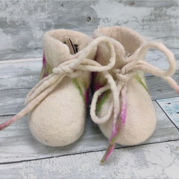 Wool felt Slippers Wearable Art Flowers Handmade in Nepal New w/ Tags Baby Sz 5 - Picture 2 of 16